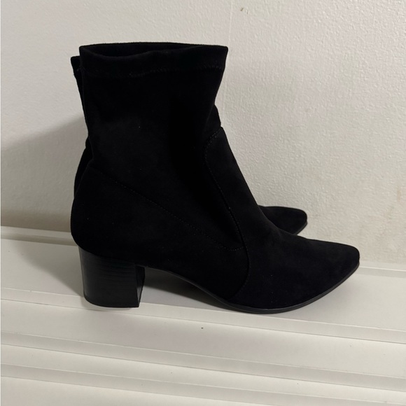 PAUL GREEN Cybil Stretch Micro
Suede Pull-on Ankle Bootie Used like a new - Picture 4 of 8